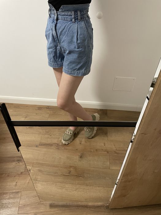 Pantaloni scurti cu talie inalta Zara