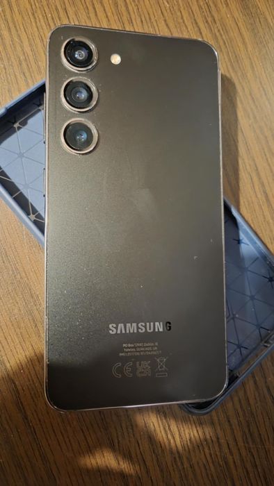Продавам Samsung S23