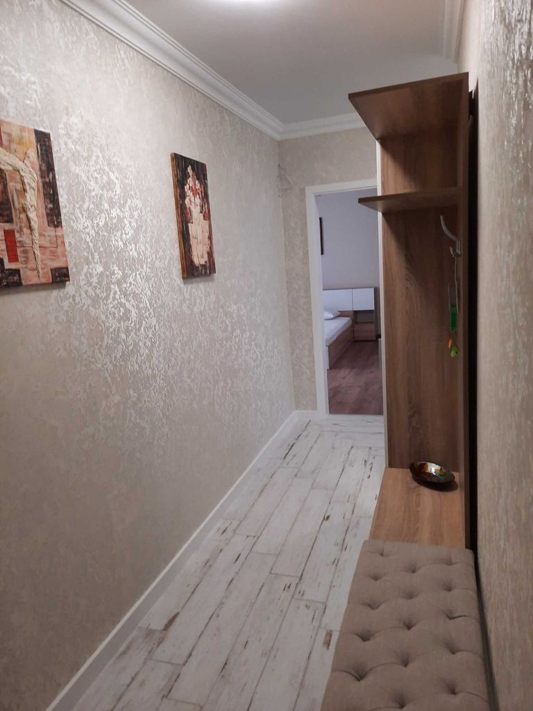 Продава се Тристаен апартамент в Асеновград - 114 кв.м за 1229 €/кв.м - Снимка #2