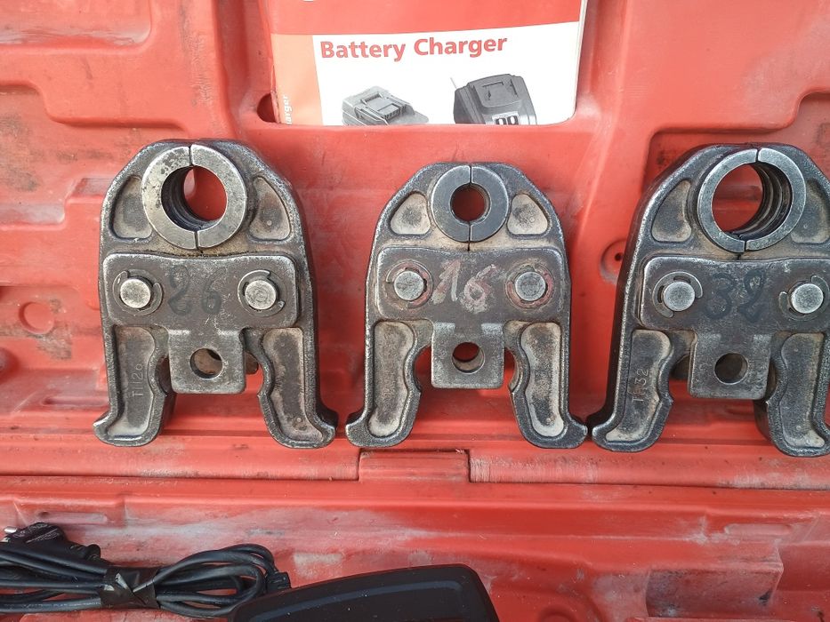 Bacuri sertizare th 16, 26,32 cutie încărcător și baterie rothenberger