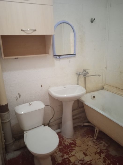 Продается 1 комнатная квартира в 6 мирорайоне.