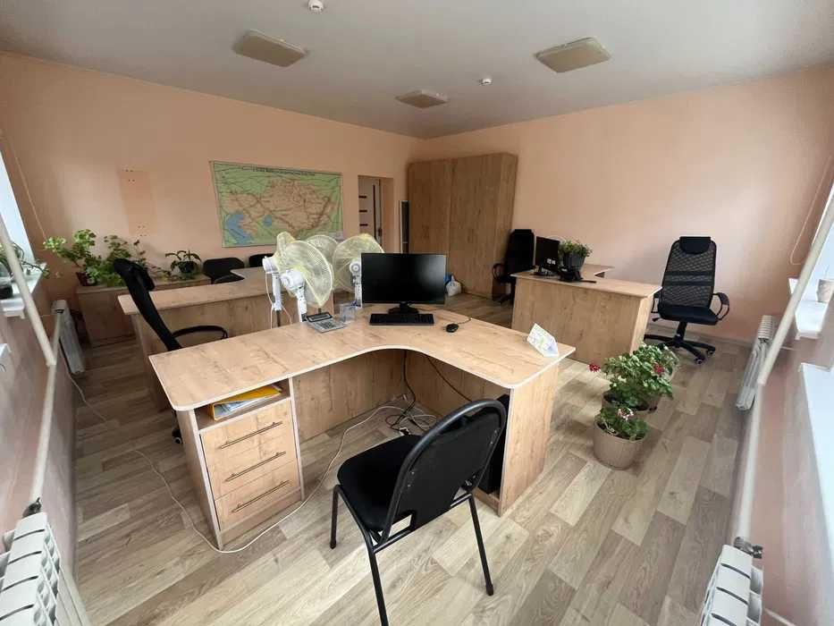 Сдаётся кабинет на 2 этаже 32м2 (338)