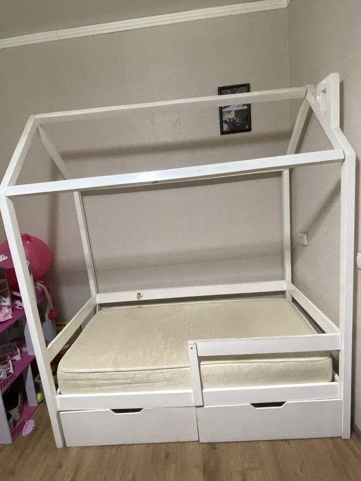 Продам детскую кровать дерево