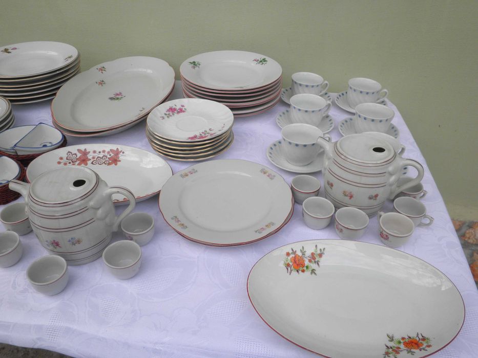 Стари български порцеланови и стъклени чини, чаши купи и др.