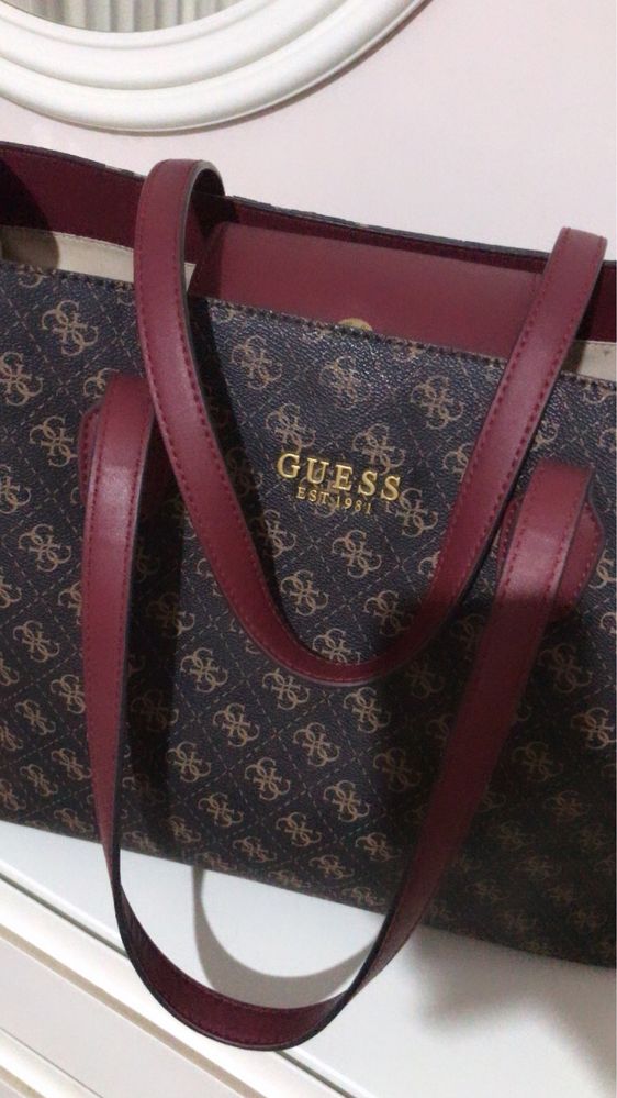 Шопер от бренда Guess