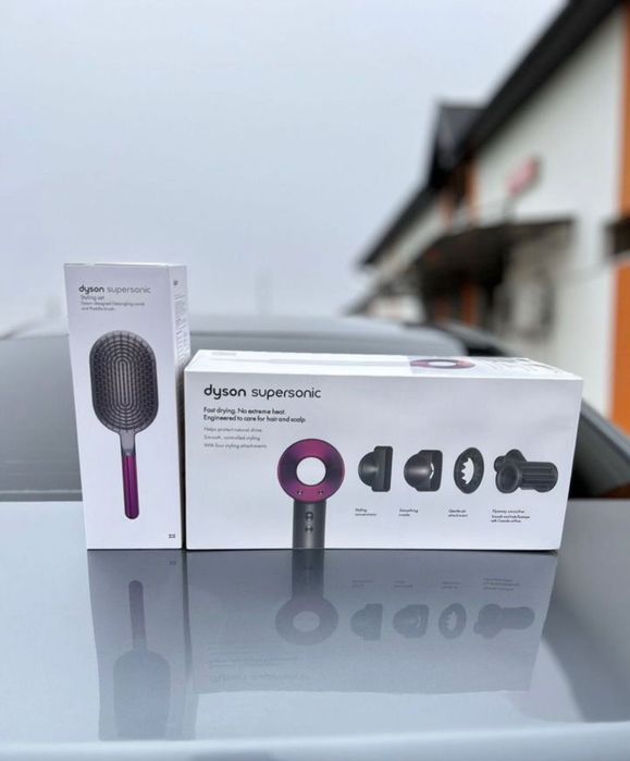 Продам Новый Мощный Стайлер Фен Dyson и набор расчесок Дайсон Hair 2в1