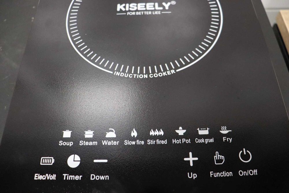 Индукционен котлон с множество настройки и функции, 2200W