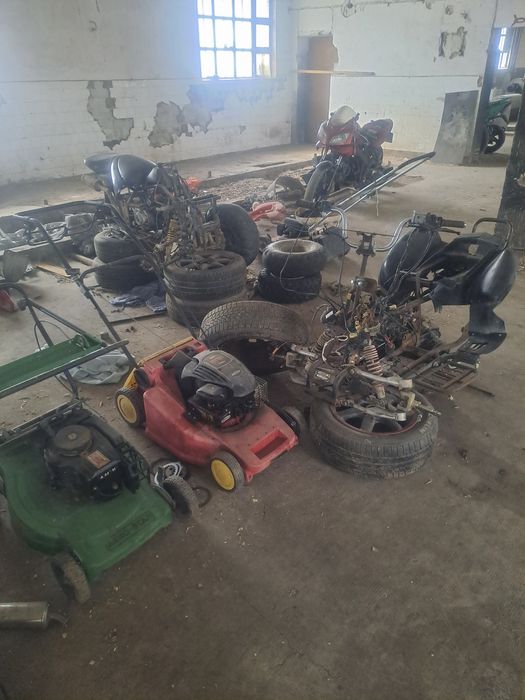 vand diverse piese de schimb