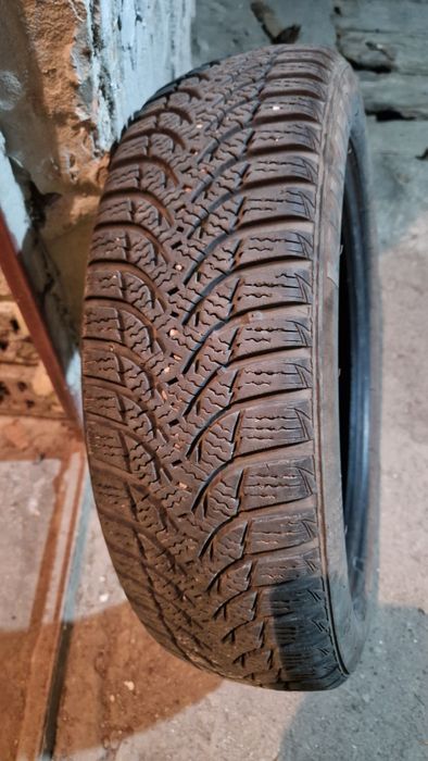 Продавам зимни гуми Kumho: 2 бр. 155/60/15 и 2 бр. 175/55/15