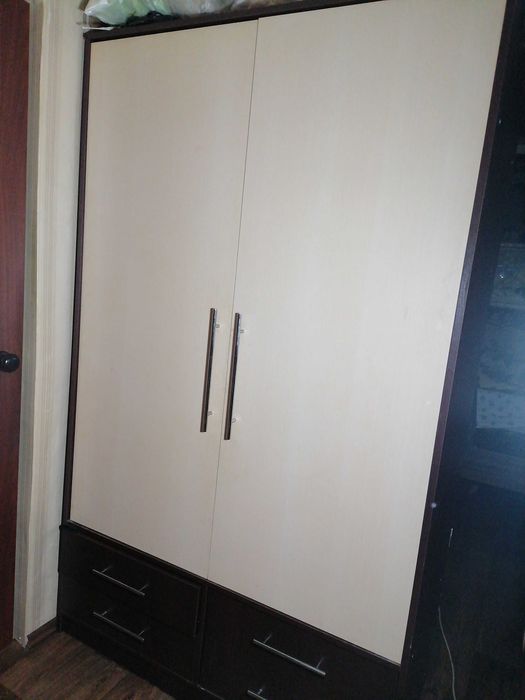 Шкаф для одежды (с антисолью) б/у, в отличном состоянии.