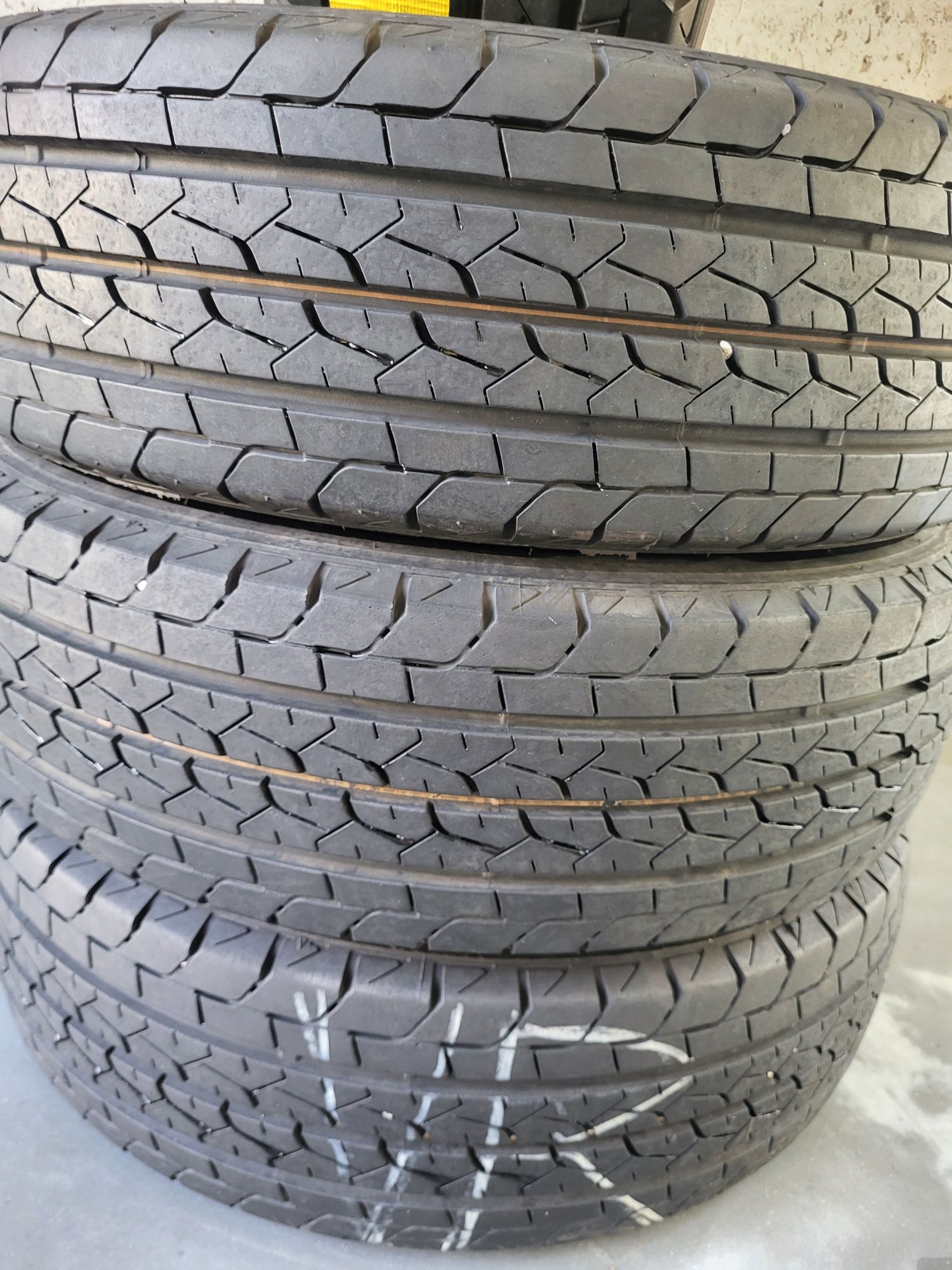 4 бр летни 205/65/16 C Bridgestone