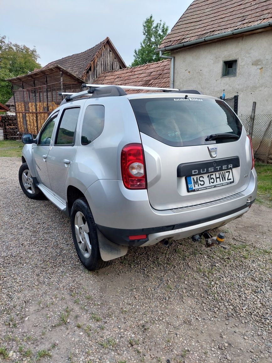 Vând Dacia Duster