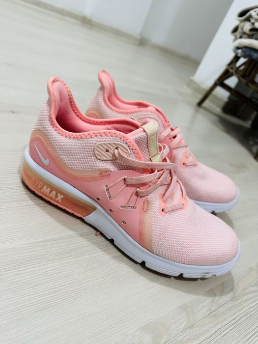 Adidasi purtati foarte putin 1-2 ori !