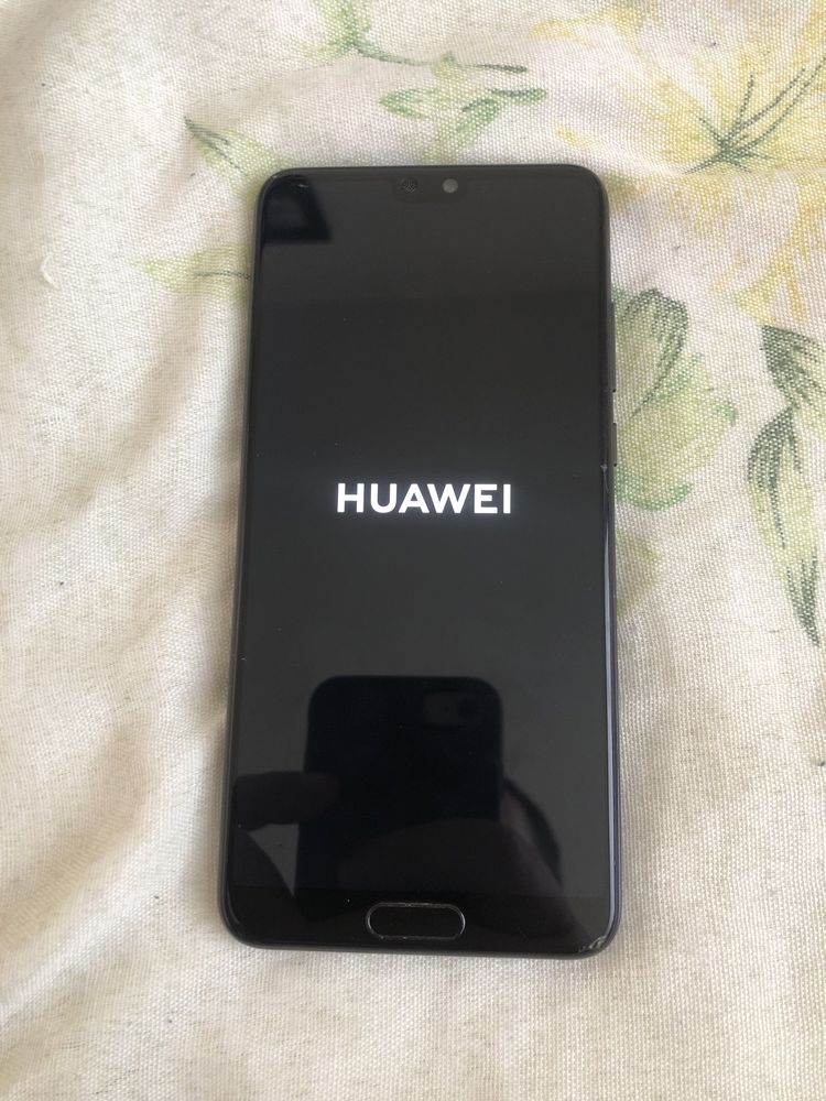 Продавам Huawei p20
