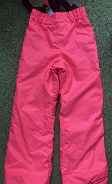 Продавам ски панталони като нови за 9-10 г. размер 134/140