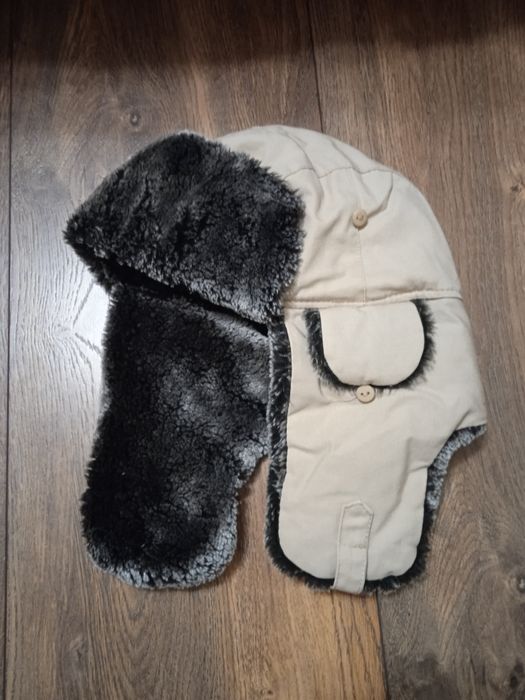 Ушанка, много топла.