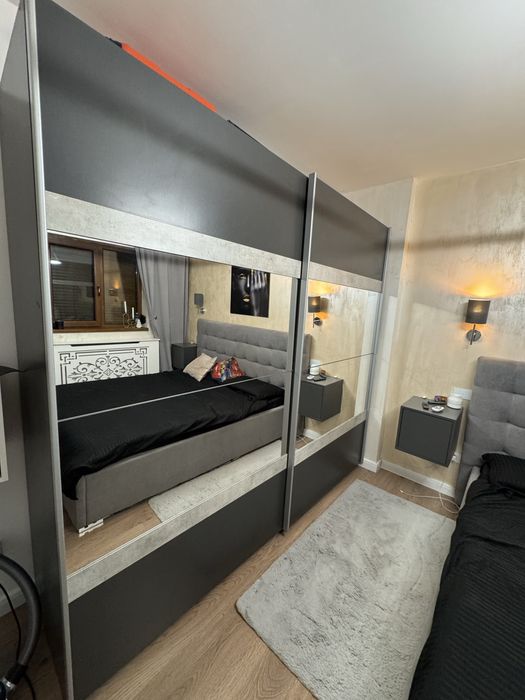 Dessing cu oglinzi modern