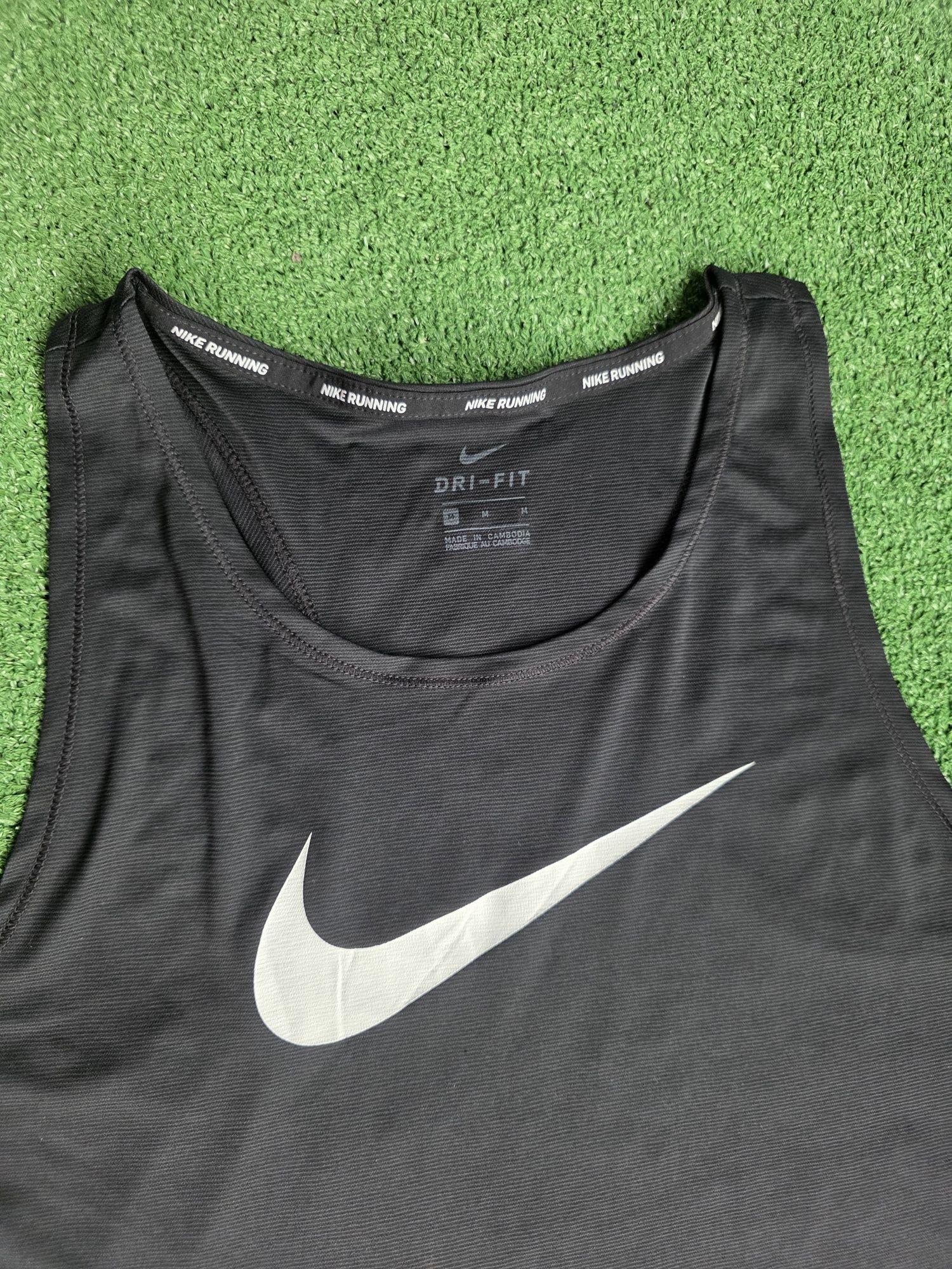 Къси панталони или потник за спорт Nike