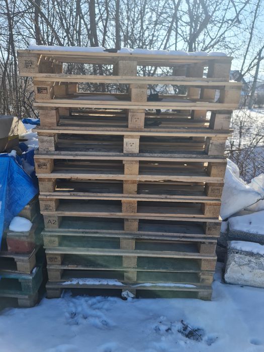 Vând paleti non euro