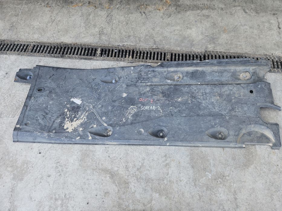 scut lateral stanga skoda superb 2 2.0 motorina 2012