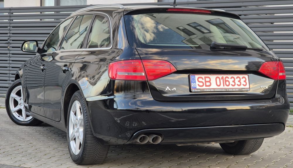 Vând Audi A4 Avant