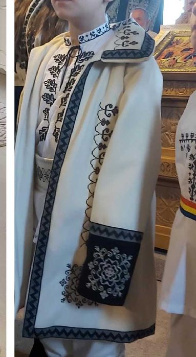 Palton de lana brodat traditional