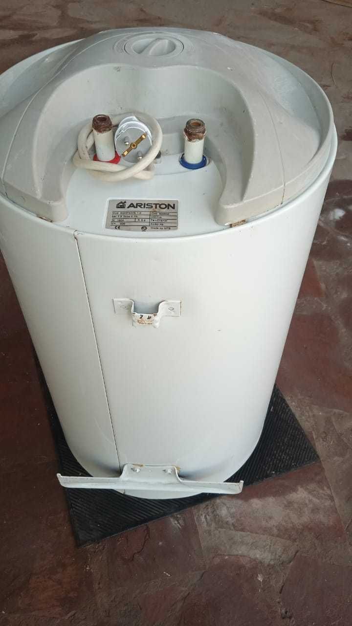 Продаётся водонагреватель-Аристон в отличном рабочем состоянии-80 лит
