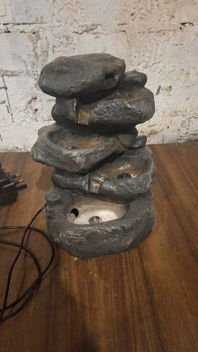 Fântână arteziana de interior cu led