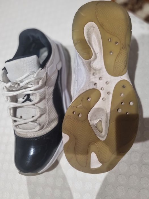 Vand adidasi Jordan  marimea 42