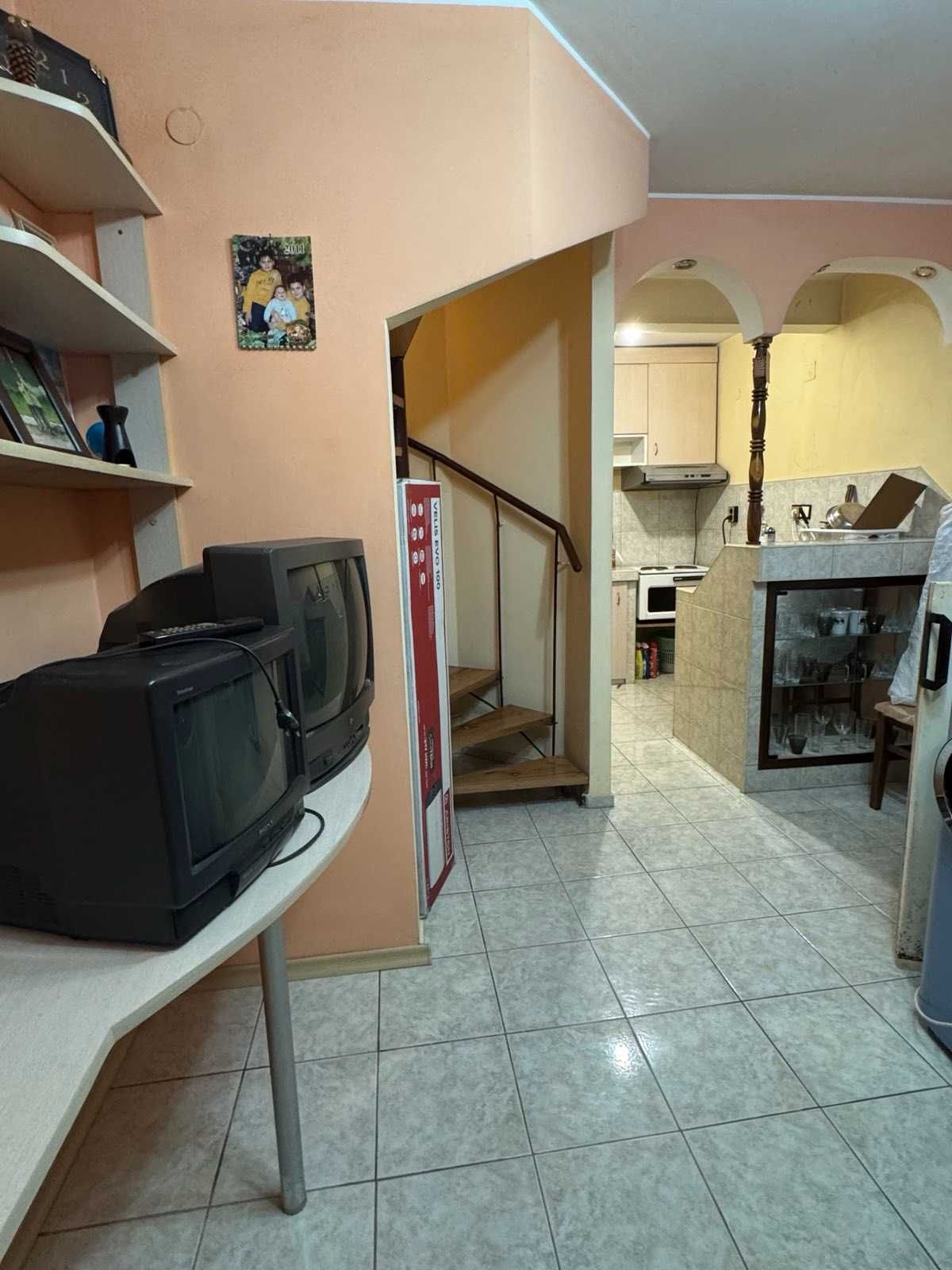 Продавам гарсониера с гараж