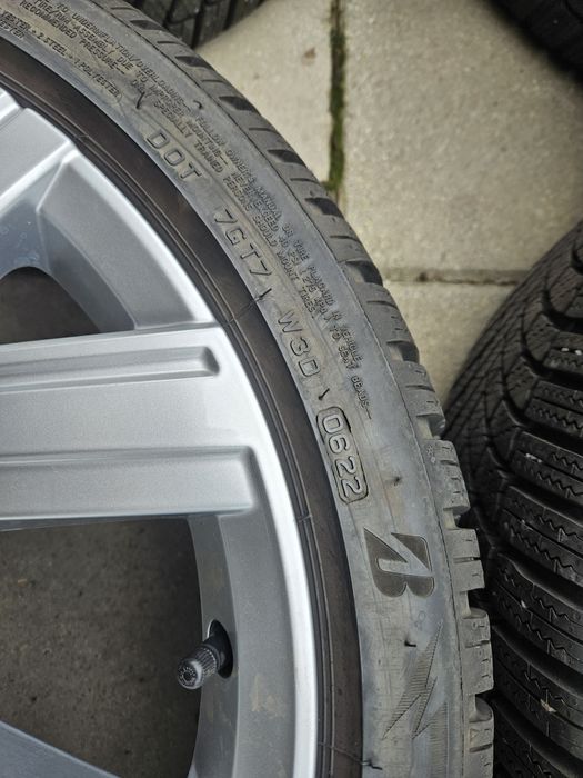 Оригинални джанти със зимни гуми за Vw Golf 225 40 18