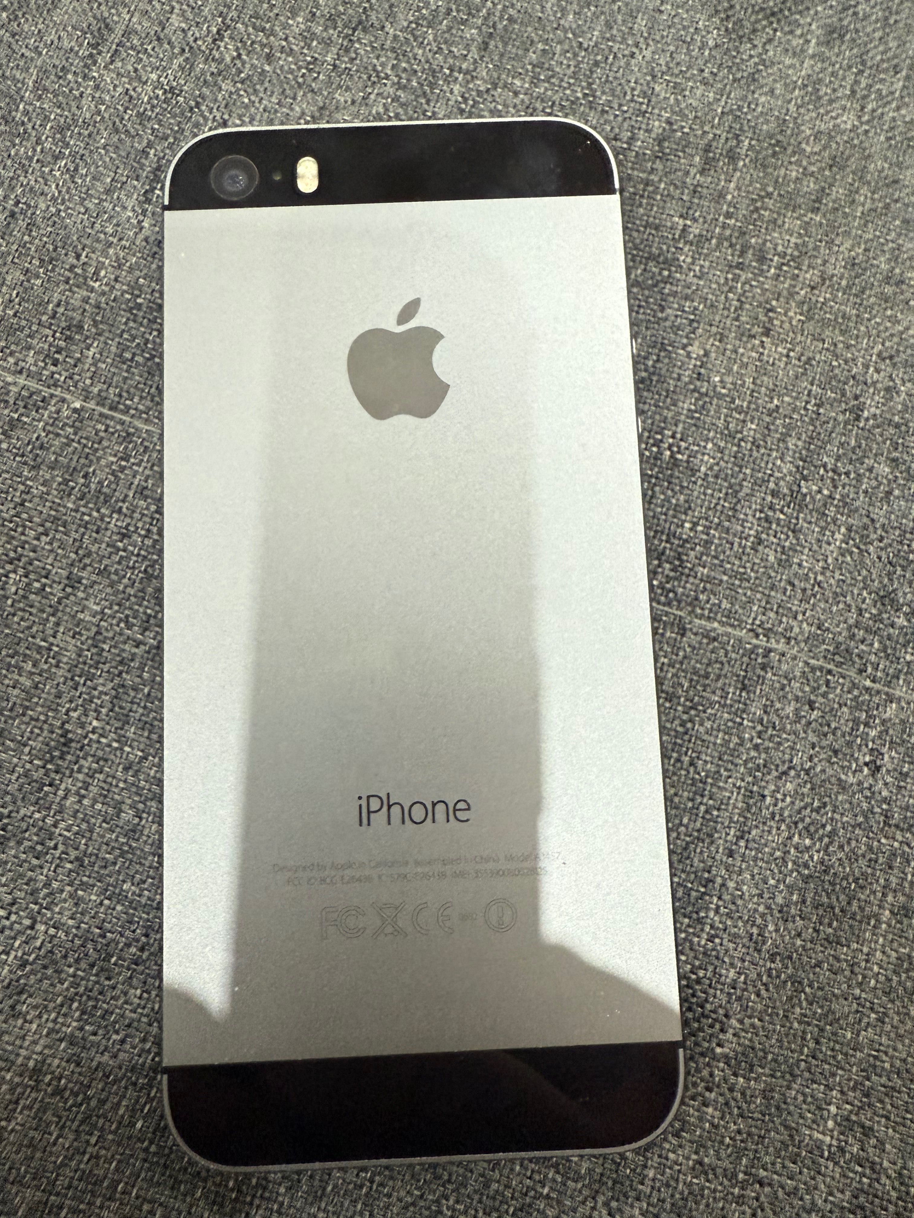 Продавам Айфон 5s Бартер КОМЕНТАР