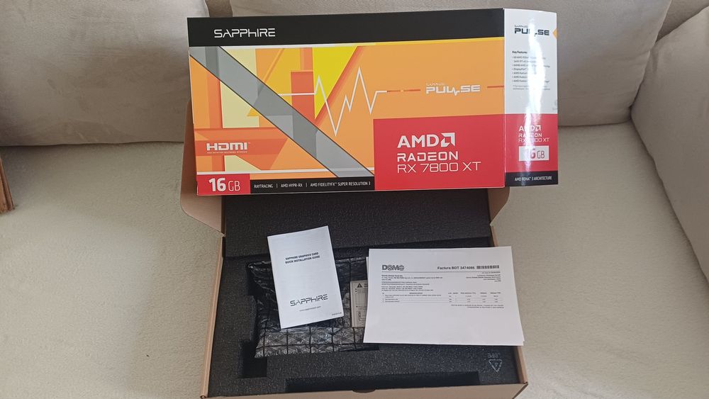 Vând placa video sapphire pulse radeon rx 7800 xt în garantie