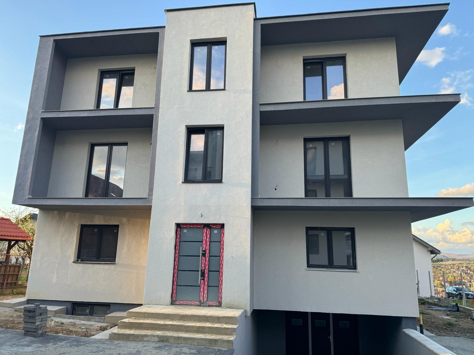 De vânzare Apartamente 3 camere,2 băi, semifinisate,Dej ,