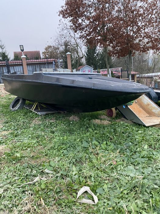 Vand barca fibra. Lacul Surduc
