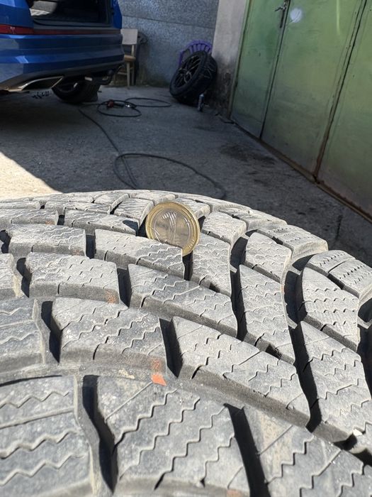 Bridgestone Blizzak 235/50/19 - зимни гуми