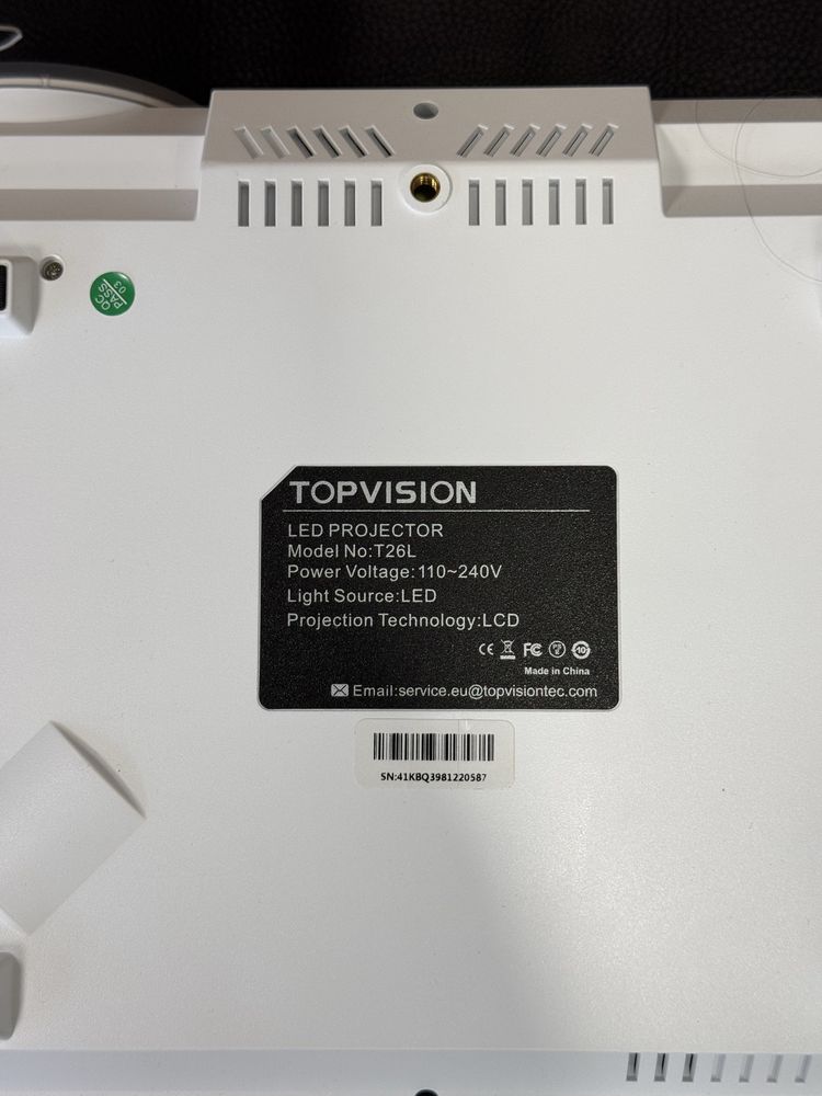 Продавам нов проектор Topvision T26L