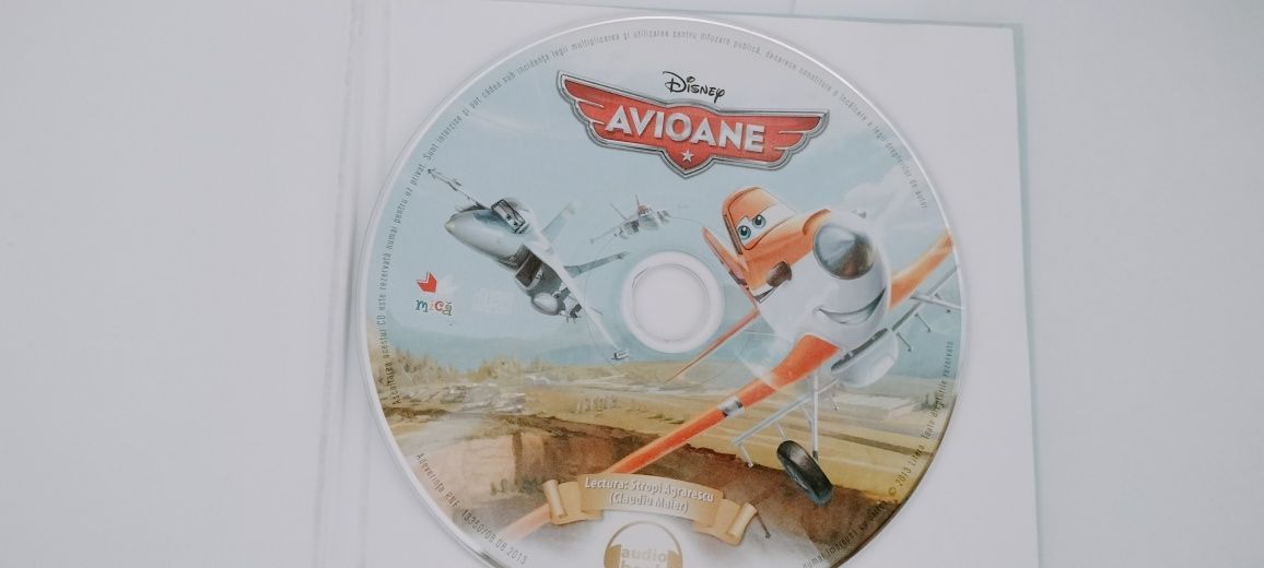 Puzzle, carte și CD audio cu Avioane
