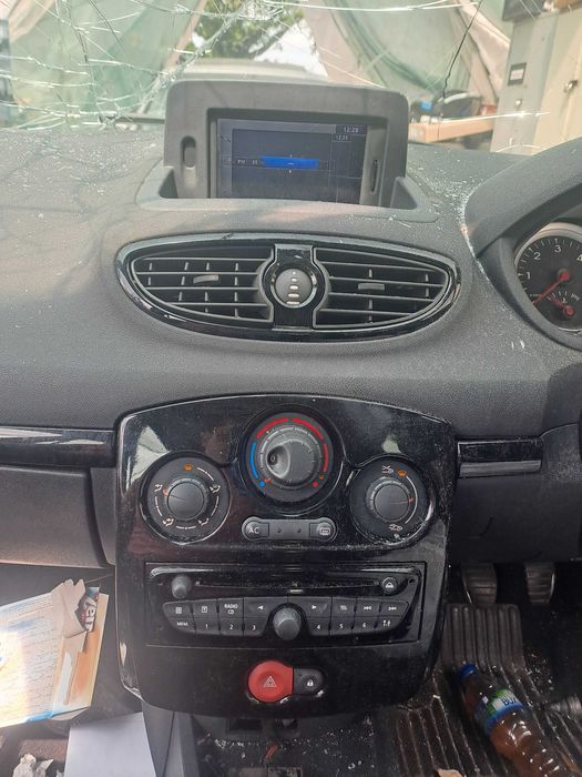 Radio Cd-player Renault Clio 3 Navigatie color TOM-TOM