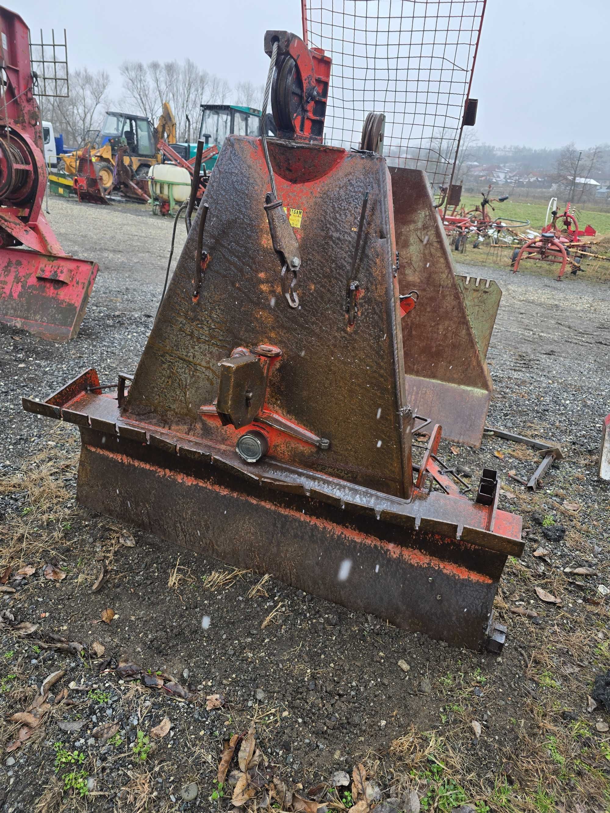 Troliu forestier in tiranti la tractor Fransgard 4t cu 70 m cablu