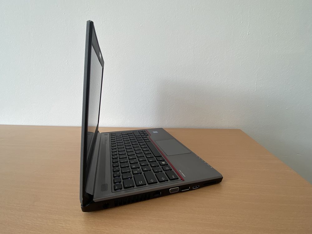 Лаптоп Fujitsu Lifebook E736 i7 , неразличим от нов!!!
