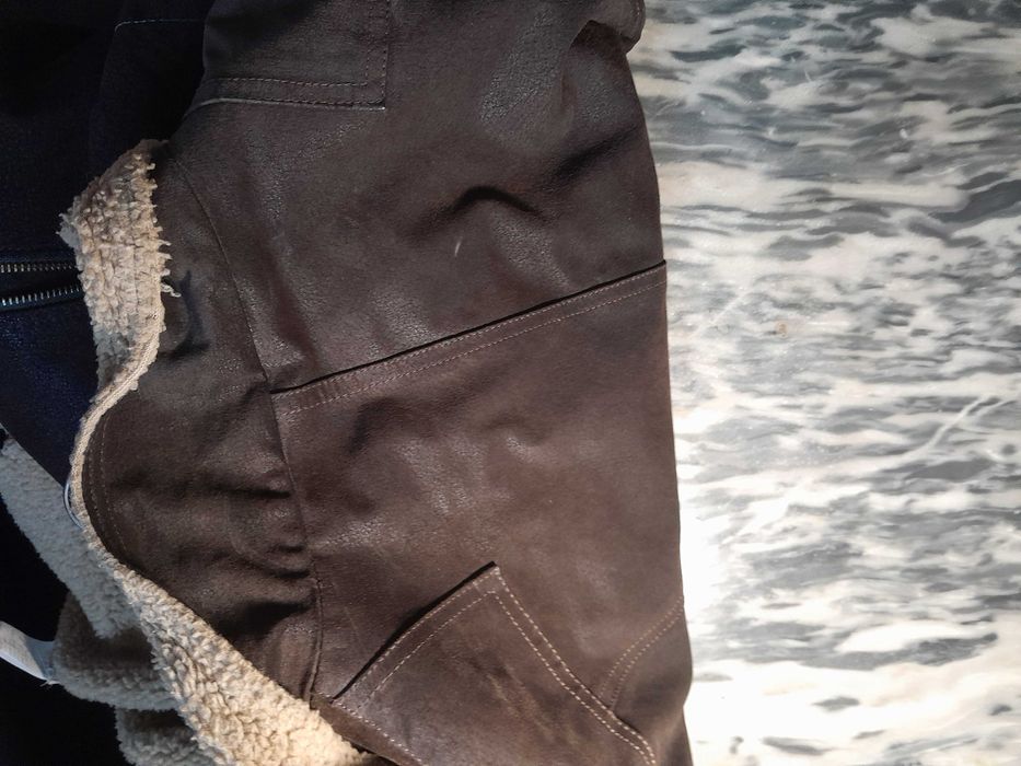 Продавам мъжко кожено яке с подплата