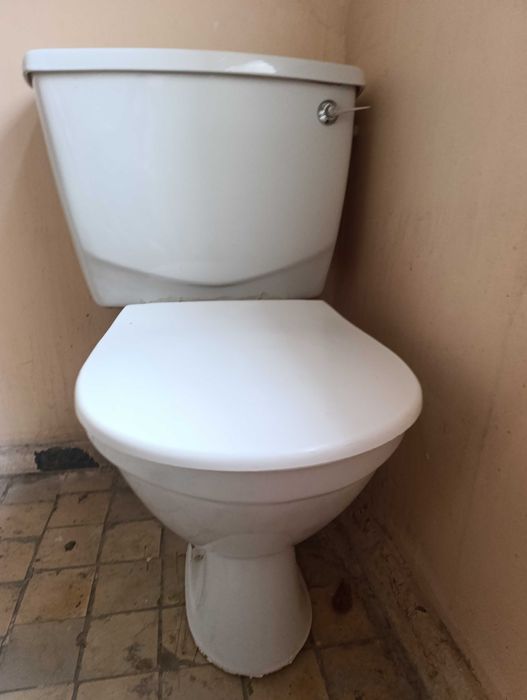 Продам унитаз б/у  хорошем состоянии