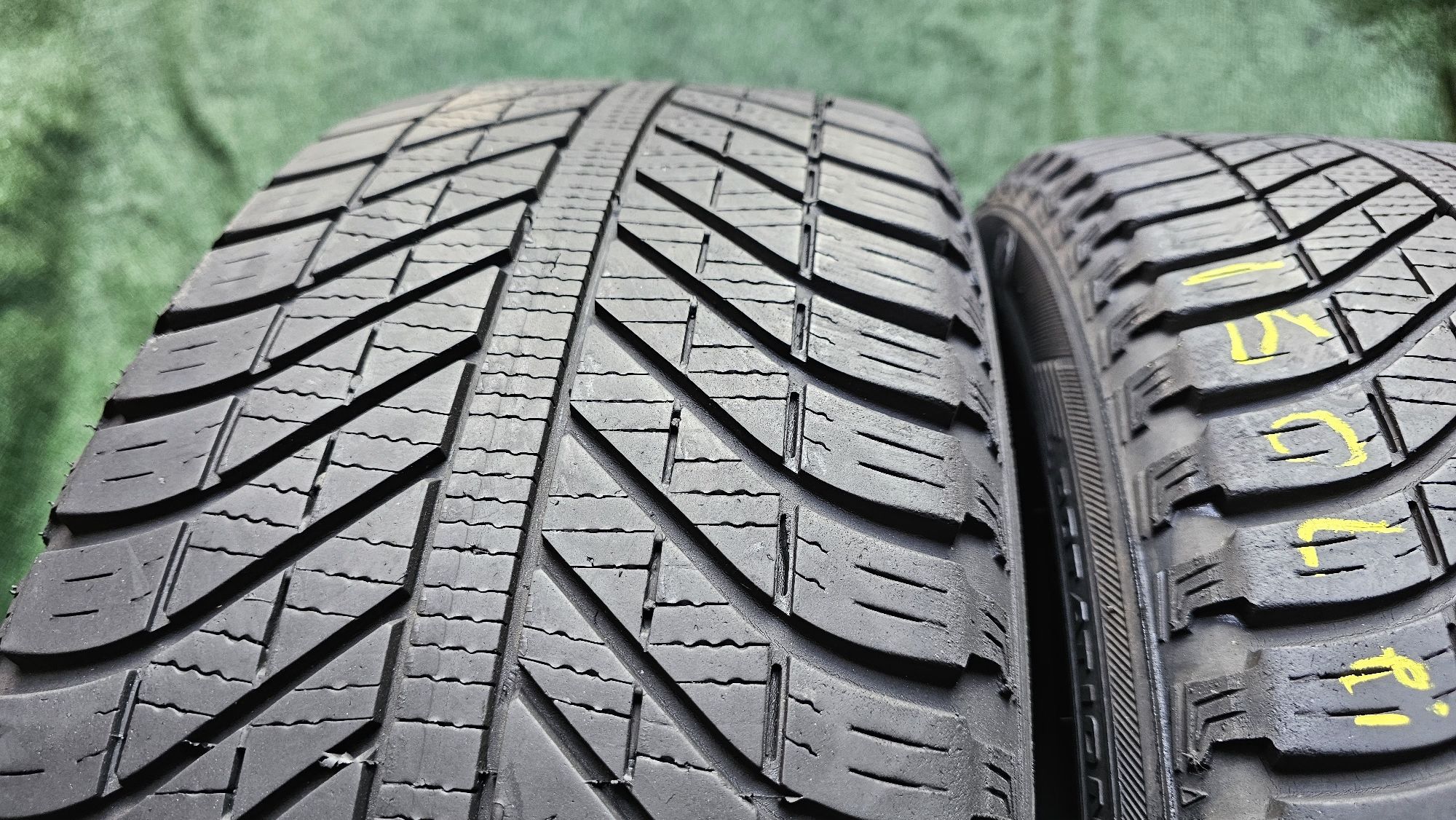 235 55 17 allseason goodyear