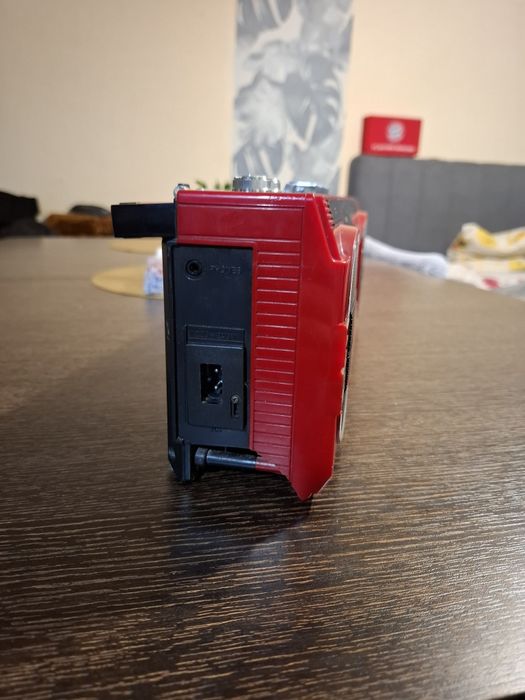 Продава се касетофон Sharp QT27H(R).