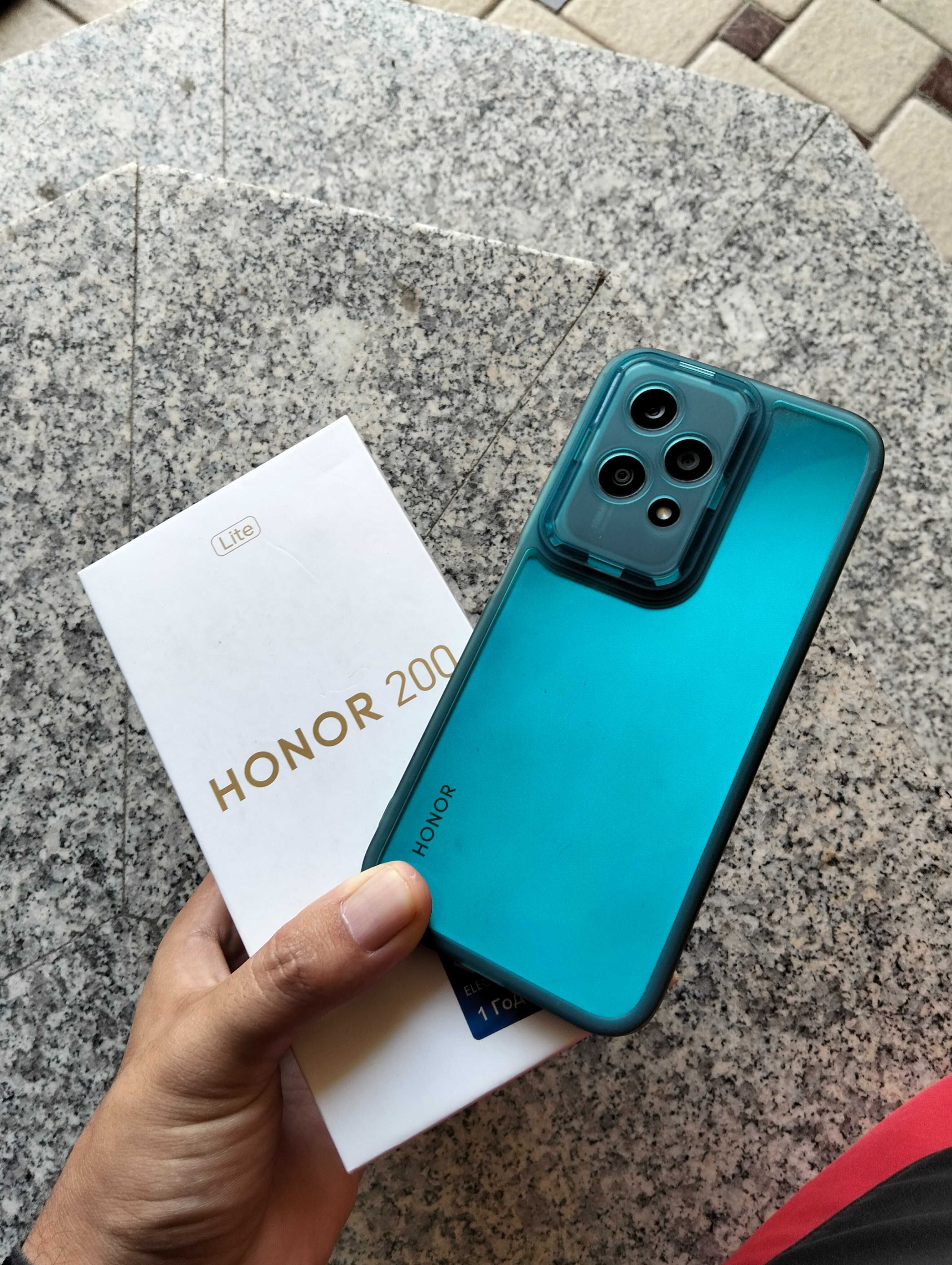 Honor 200 lite 5G 8/256 гб в отличном состоянии с коробкой и доку...