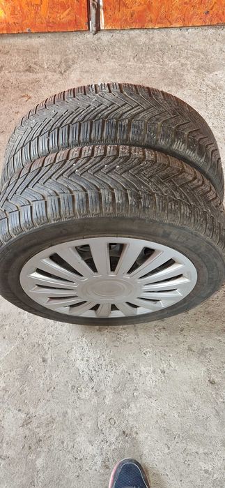 Vand 4 cauciucuri cu genti de tabla