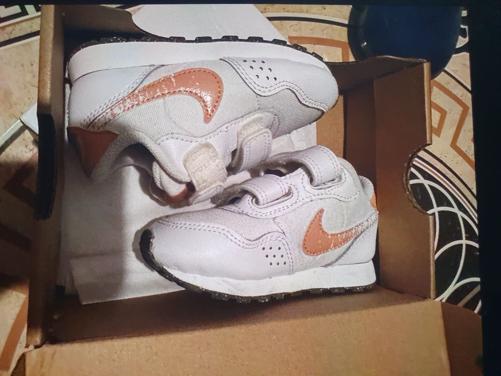 Adidasi nike  fetita