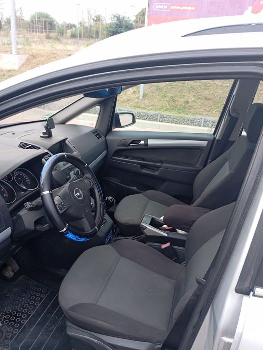 Vând Opel Zafira B