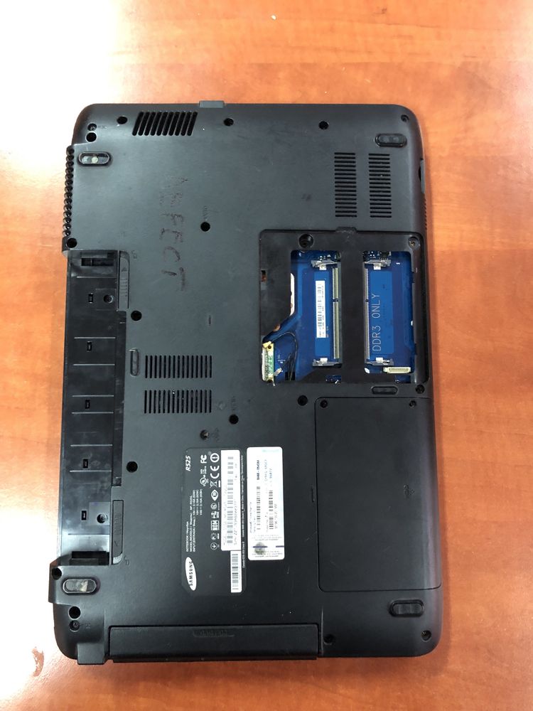 Laptop Samsung R525 defect